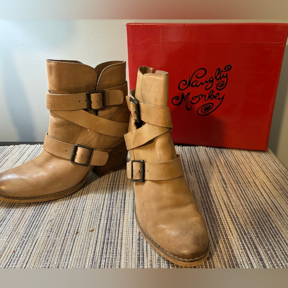 Naughty Monkey Cross My Heart ankle boots 8.5
